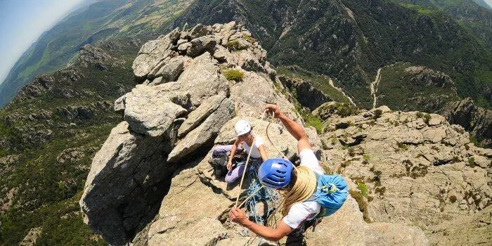 Escalade en falaise (privatisé 1 à 4 pers.)